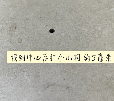 乐业瓷砖空鼓维修公司专业解答在瓷砖铺贴过程中，如果砂料搅拌不均匀，将会带来以下问题